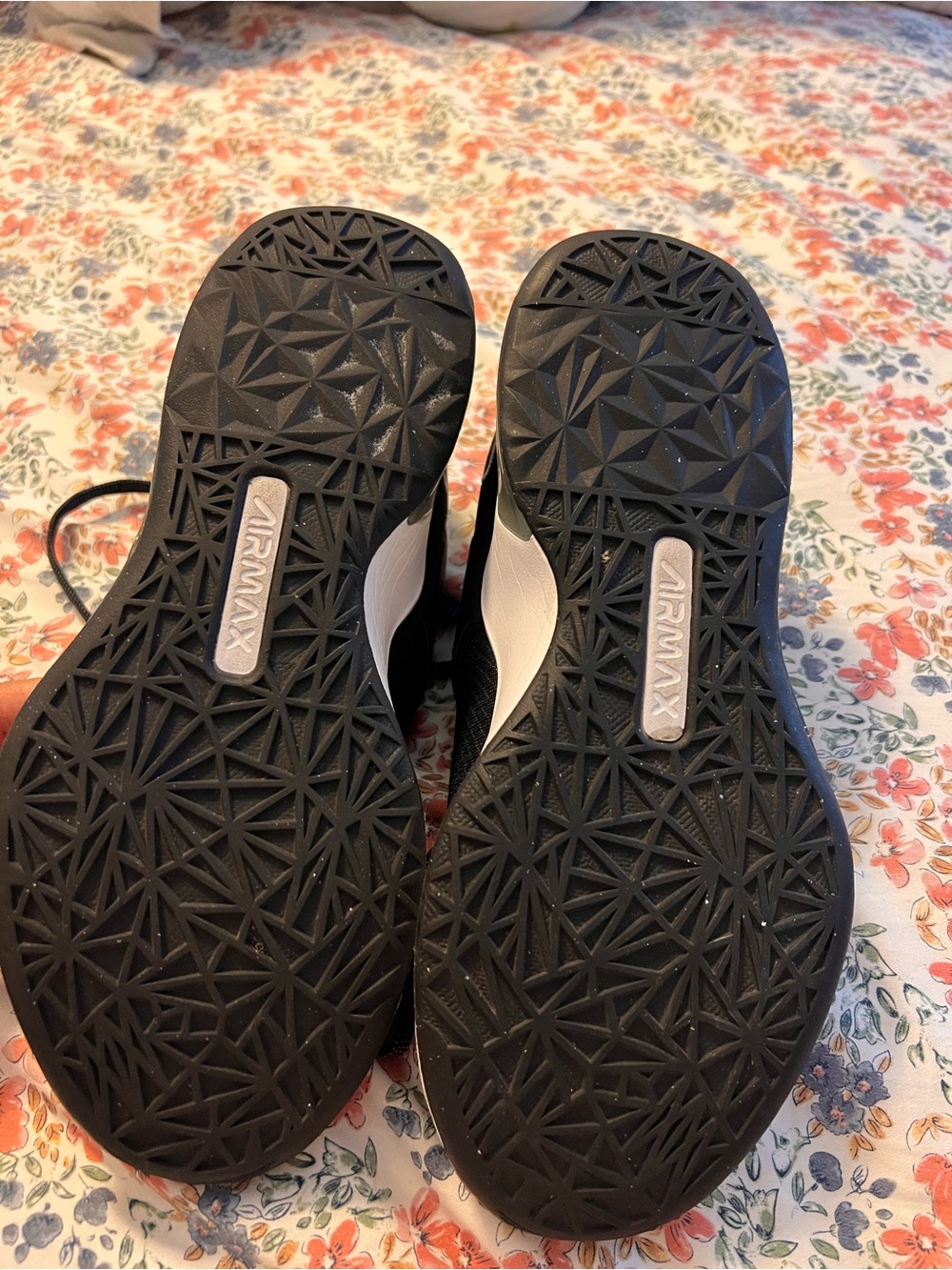 Nike Air Max Bella TR 4 Black and white training/ Running Shoes - Picture 3 of 13